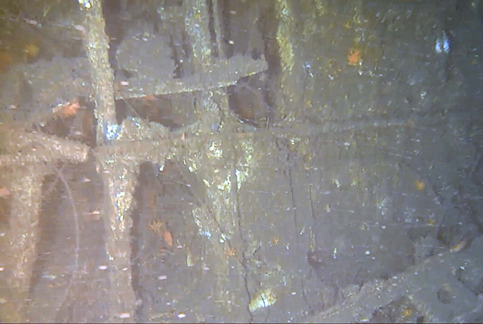 ROVで捉えた海底に沈む潜水艦