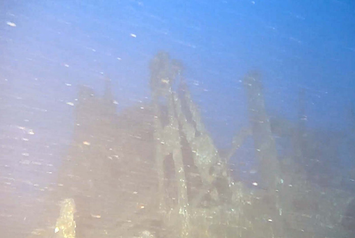 ROVで捉えた海底に沈む潜水艦